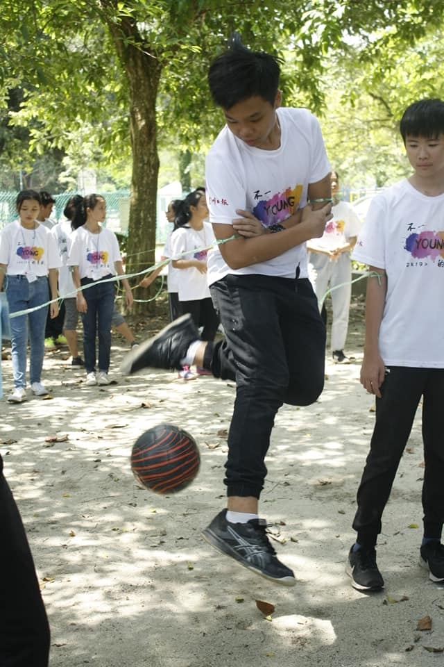 0089LMH20198121620304509970.jpg