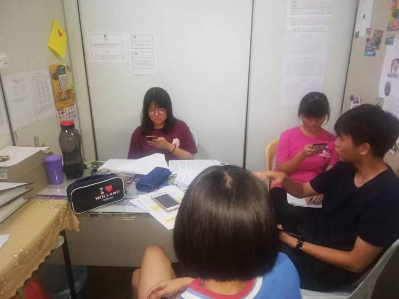 辩手会在赛前针对辩题做好万足准备，包括找资料、写搞、整合架构及进行模拟赛。