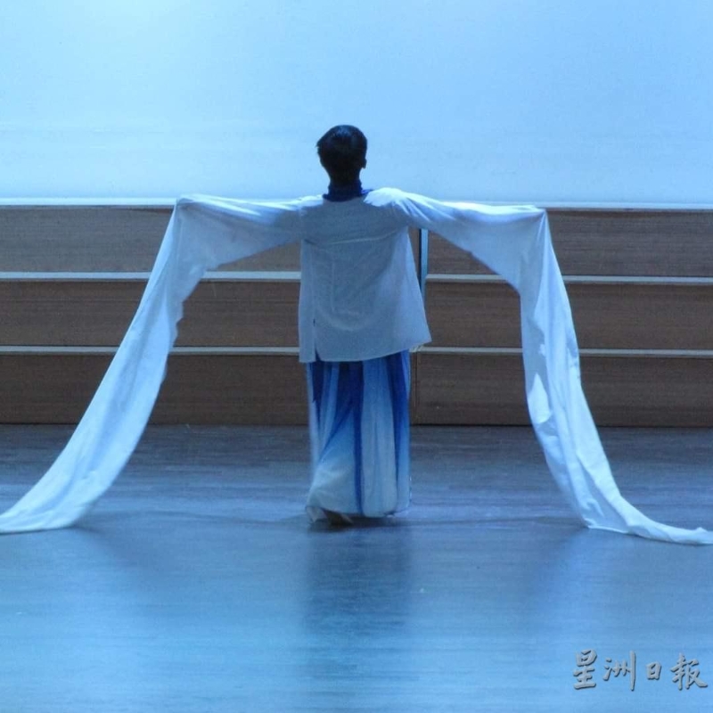 舞蹈名为《忆江堂》，是张云涛第一支自编的袖舞。