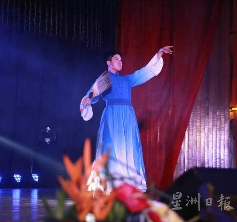 张云涛参与于圣母女中举办的舞展，展现自己的独舞《国师》。