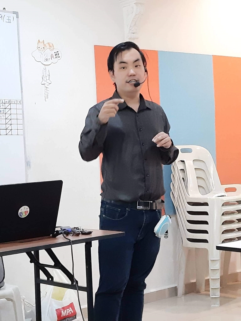 苏鸿业与学生分享如何善用桌游来加强学习。