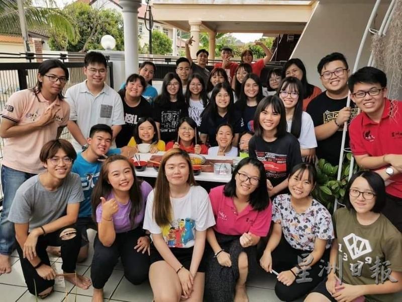 学记们筹备学记全国营时的合照，有关全国营本应今年在槟城举行，但已因冠病而取消。
