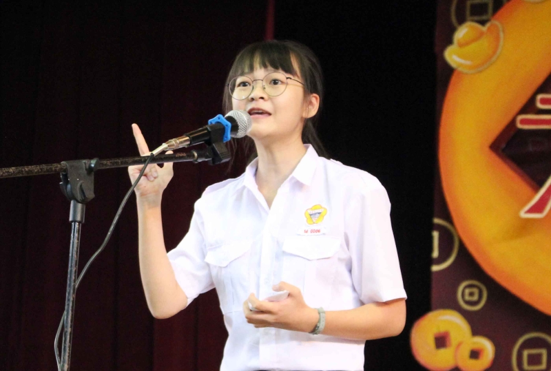 站在舞台上的廖宝盈充满自信。