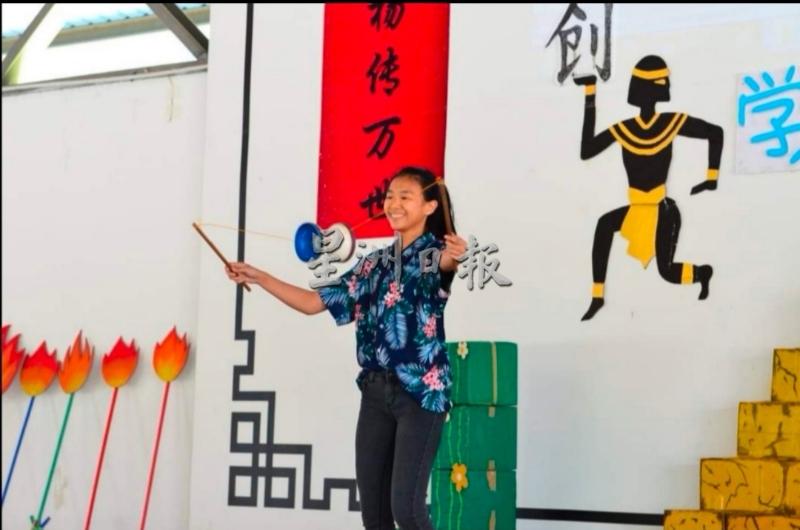 沈希韦首次在学记活动展示扯铃才艺。
