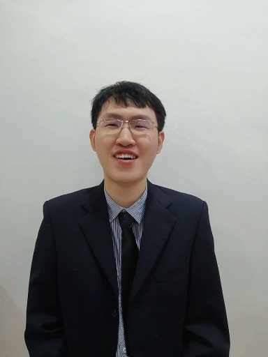 黄富隆与新民国中164名学长分享讲演技巧。