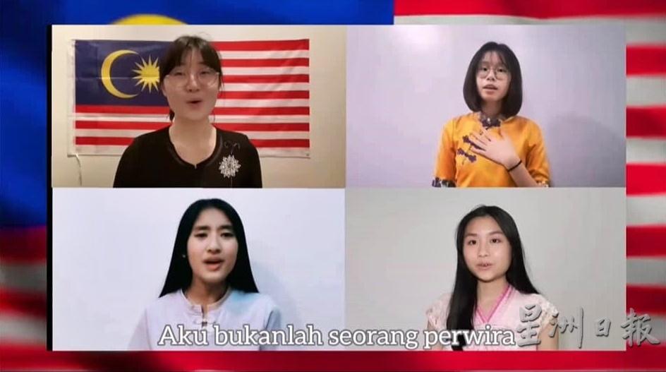 同学们献唱爱国歌曲。