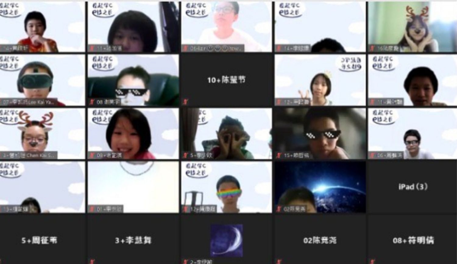 加影育华小学学生的大合照。