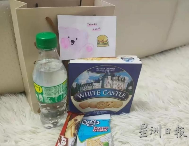 少狮会为12名送餐员准备的小礼包及手写感谢卡。