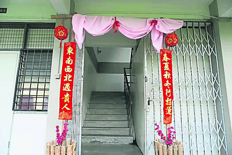 校园各个角落经过装饰，充满新年气息。