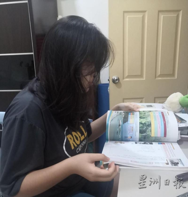 侯慈恩为了应对年终考试而积极温习。