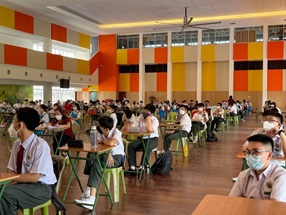 学生以认真的态度提高校园霸凌防范意识，避免霸凌他人或遭他人霸凌。