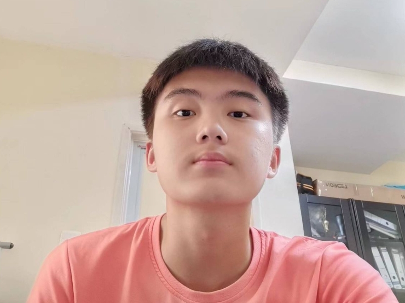 黄劲恺（学生，24节令鼓表演者）“因为许久没有参与24节令鼓表演的缘故，我又紧张又开心。虽然只用了短短的七天来练习，但表演也顺利进行了，也借此机会向所有老师表达感激之意。老师们的教导，我铭记在心！感恩您，老师！”