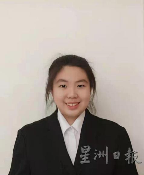 冯鉫媗在修道院国民型小学毕业，目前在修道院中学就读。