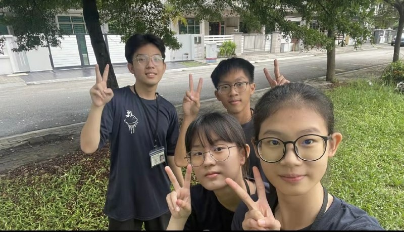 《愿》节目组，前排左起是彭琪祺、林沁渲，后排左起为郭振扬、罗俊荣。