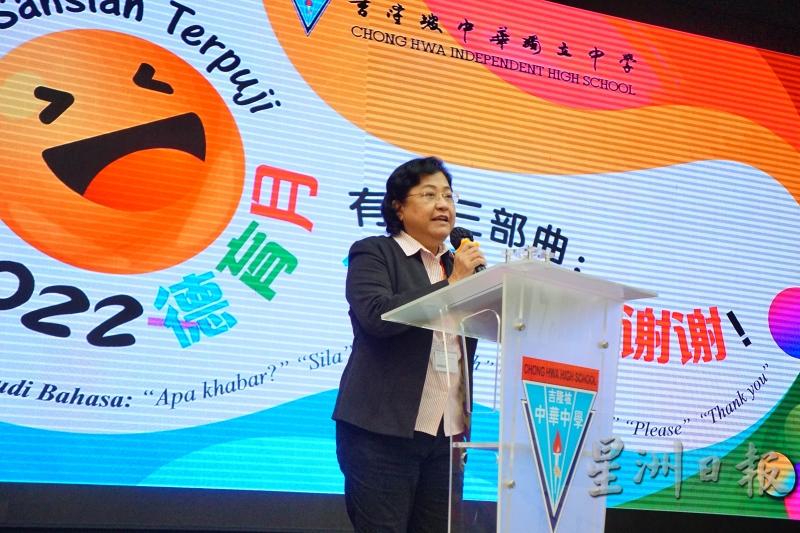 张梅莲校长在德育月开幕典礼中致词。