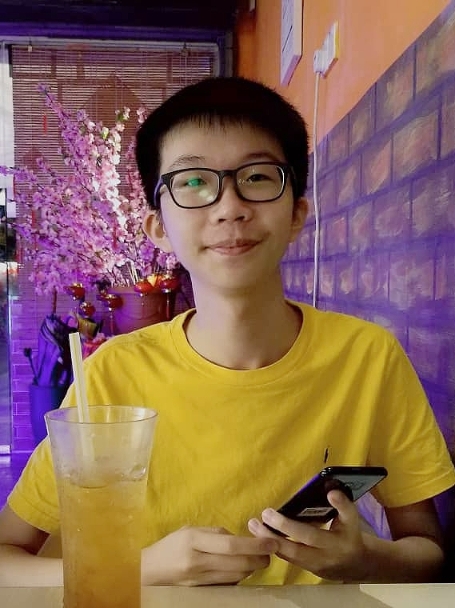 徐家宝（18岁，培南华中，手动挡驾照）