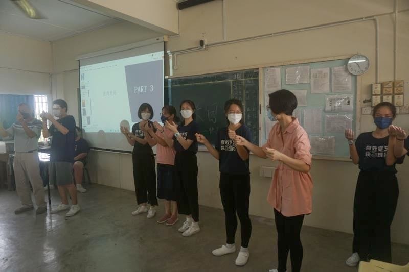 家长日进行的默契游戏，考验家长及孩子的默契程度。