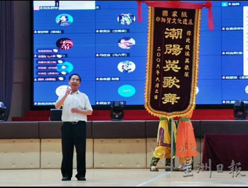 林忠诚老师介绍潮阳英歌舞的起源和发展。