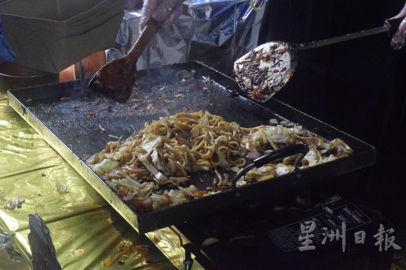 香喷喷的日本炒面，让人看了食指大动。