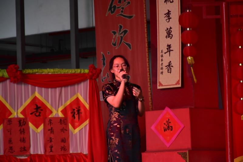 歌唱选手们个个旗鼓相当，都争取在舞台上展现自己最独特的歌声。