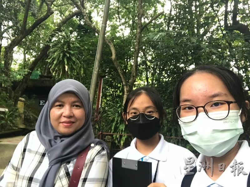 苏珊娜（左）对博物馆的遗迹和文物感到震撼。右起是庄可滢、曾馨缘。