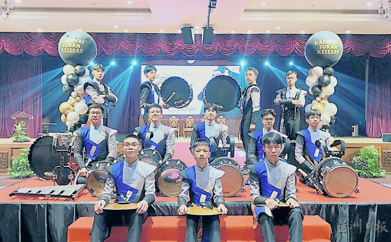 三德铜乐队的敲击组“Tofu Drumline”是该队标志之一，常受邀到各地表演。